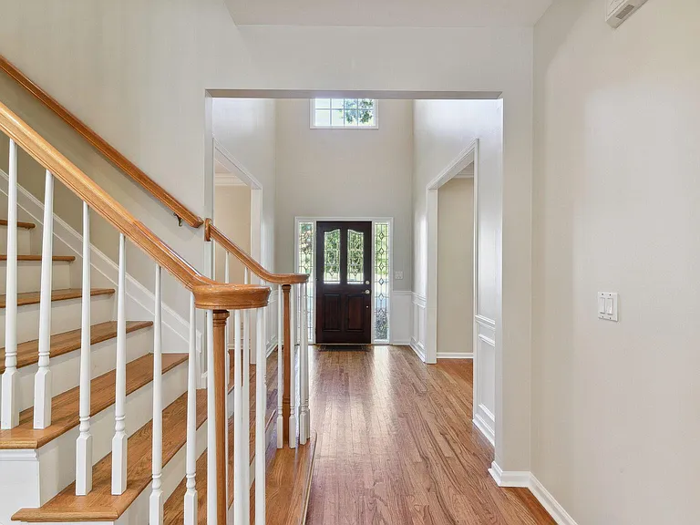 330 Winherst Ln — Photo 11