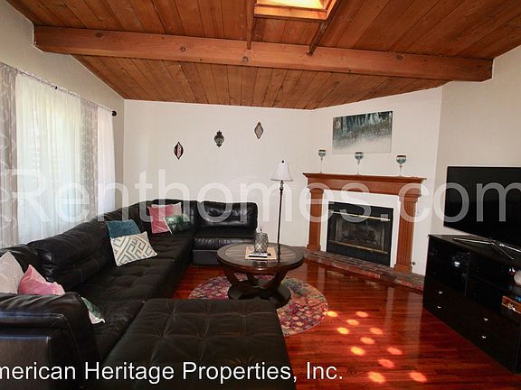 3rd image of 2437 Laurie Ln