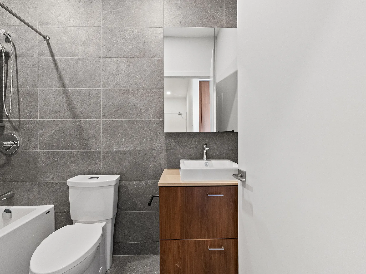 1 bed, 558 sqft, $2,095 — Photo 4