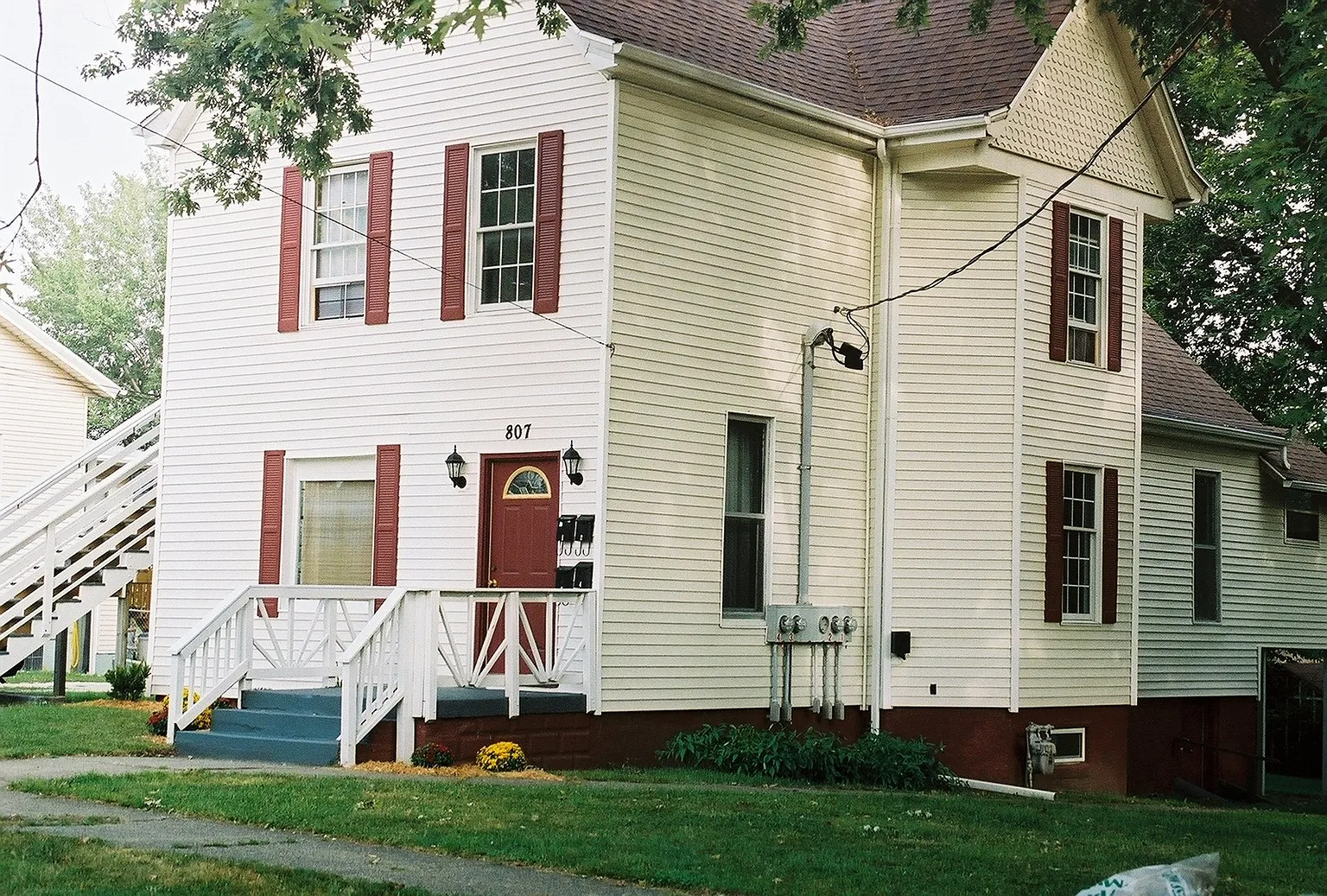 807 W Grove St photo 1