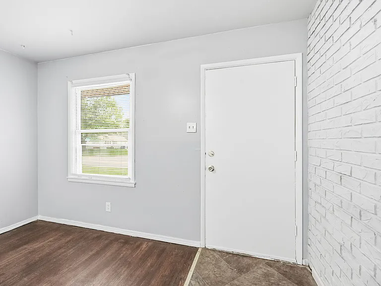10519 Renfrew Dr — Photo 13