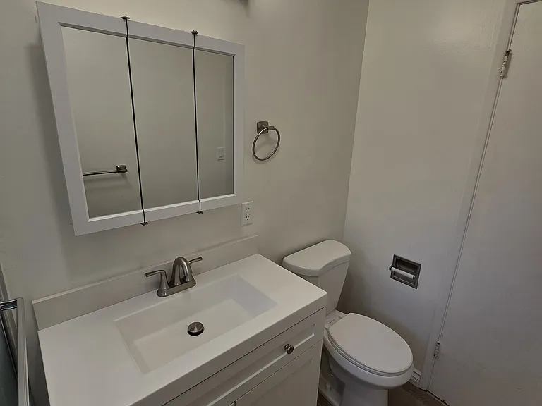 2688 Lake Ave #2690.5 — Photo 16