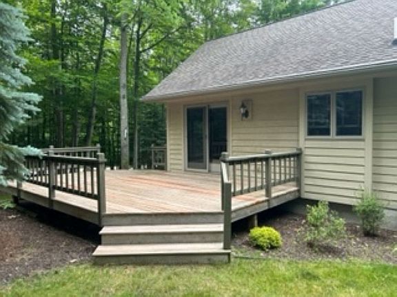 side deck off of dining rm