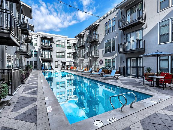 5th Street Commons Boutique Style Pool