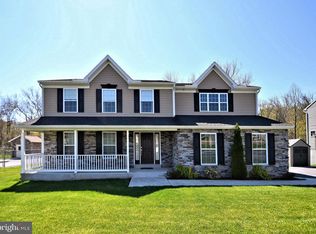 112 Pleasant View Dr, Douglassville, PA 19518