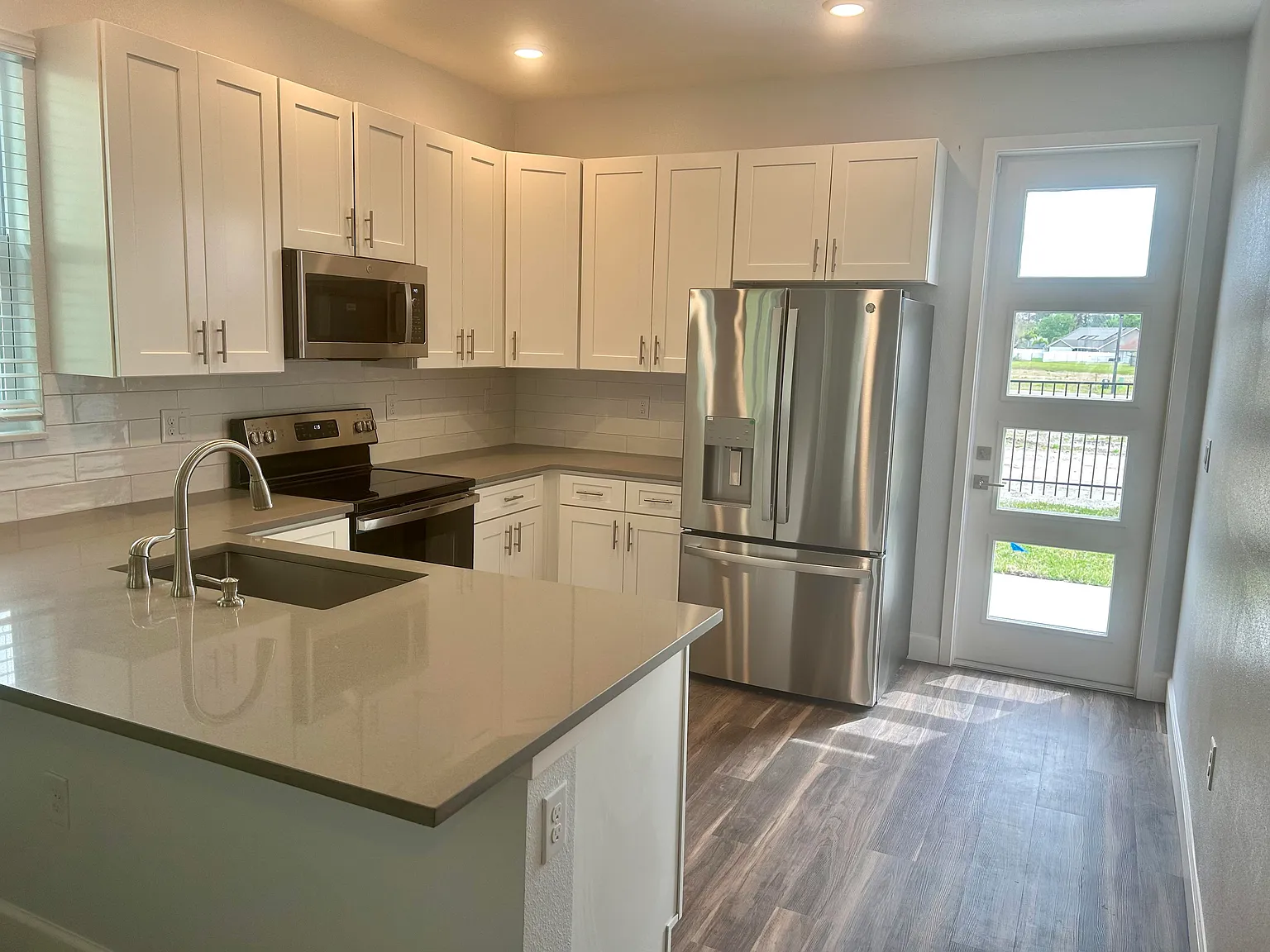 4 bed, 2.5 bath, 1876 sqft, $2,995 — Photo 4