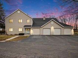 2023 Hawthorne Ln, Chesterton, IN 46304