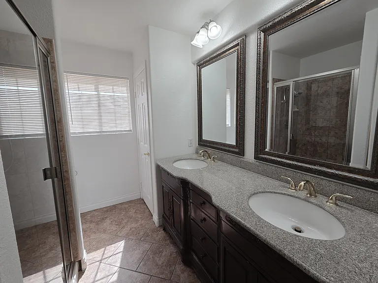 1612 N Torrey Pines Dr #104 — Photo 18