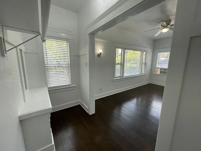 735 W 4th St — Photo 13