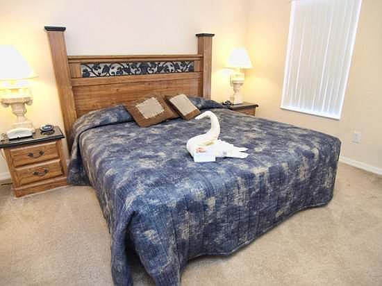 HG4P16606-King-Master-Bedroom