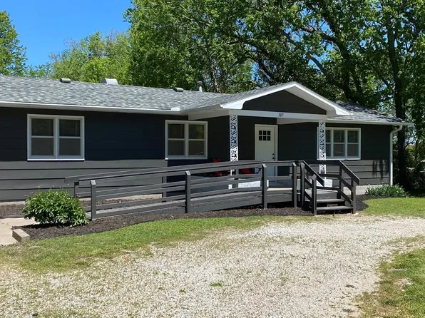307 E Sanderson St, Yates Center, KS 66783