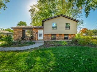 2103 Witchwood Ln, Lindenhurst, IL 60046