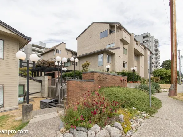 1363 Clyde Ave #208, West Vancouver, BC V7T 2W9