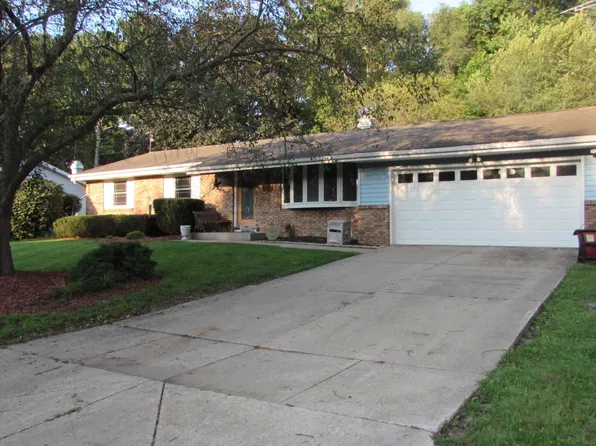 522 Sussex Dr, Janesville, WI 53546