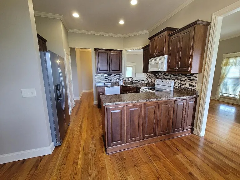 1031 Red River Rd — Photo 4