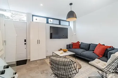 238 Pape Ave Photo 1