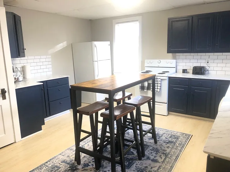 1002 N Center St — Photo 2