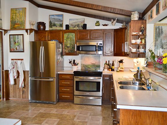 Kitchen w/new appliances