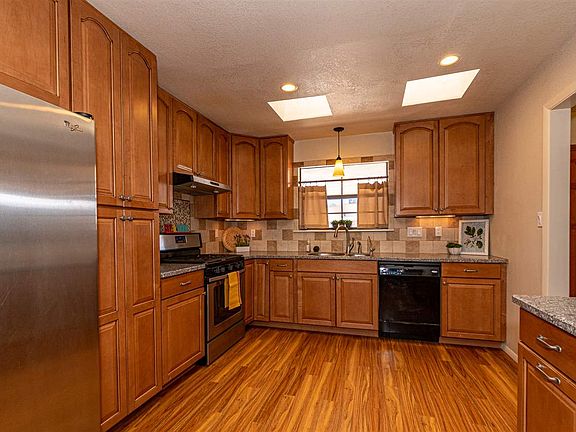 5th image of 3007 Sunland Ave