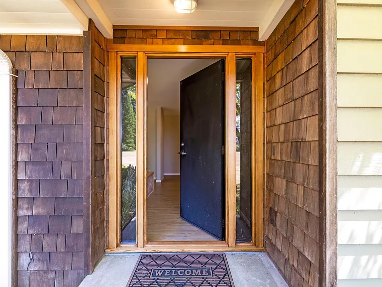 305 NE Stenman Ln — Photo 24