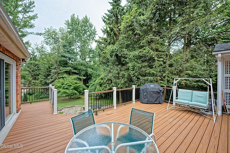 5th image of 10 Birch Hill Road