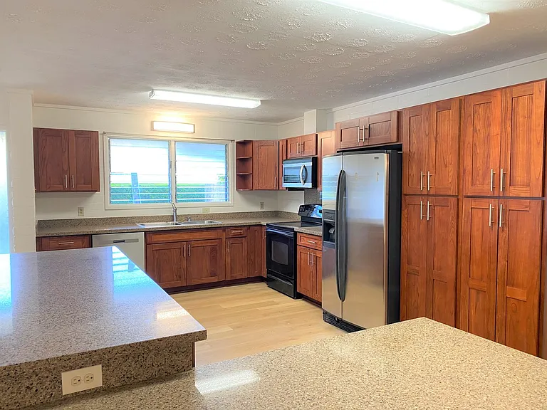 2702 Manoa Rd — Photo 2