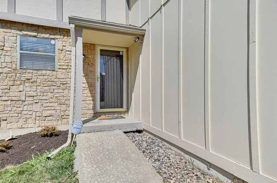 3 bed, 1964 sqft, $2,100 — Photo 3