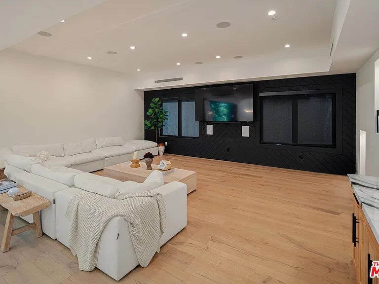 16740 Otsego St — Photo 11