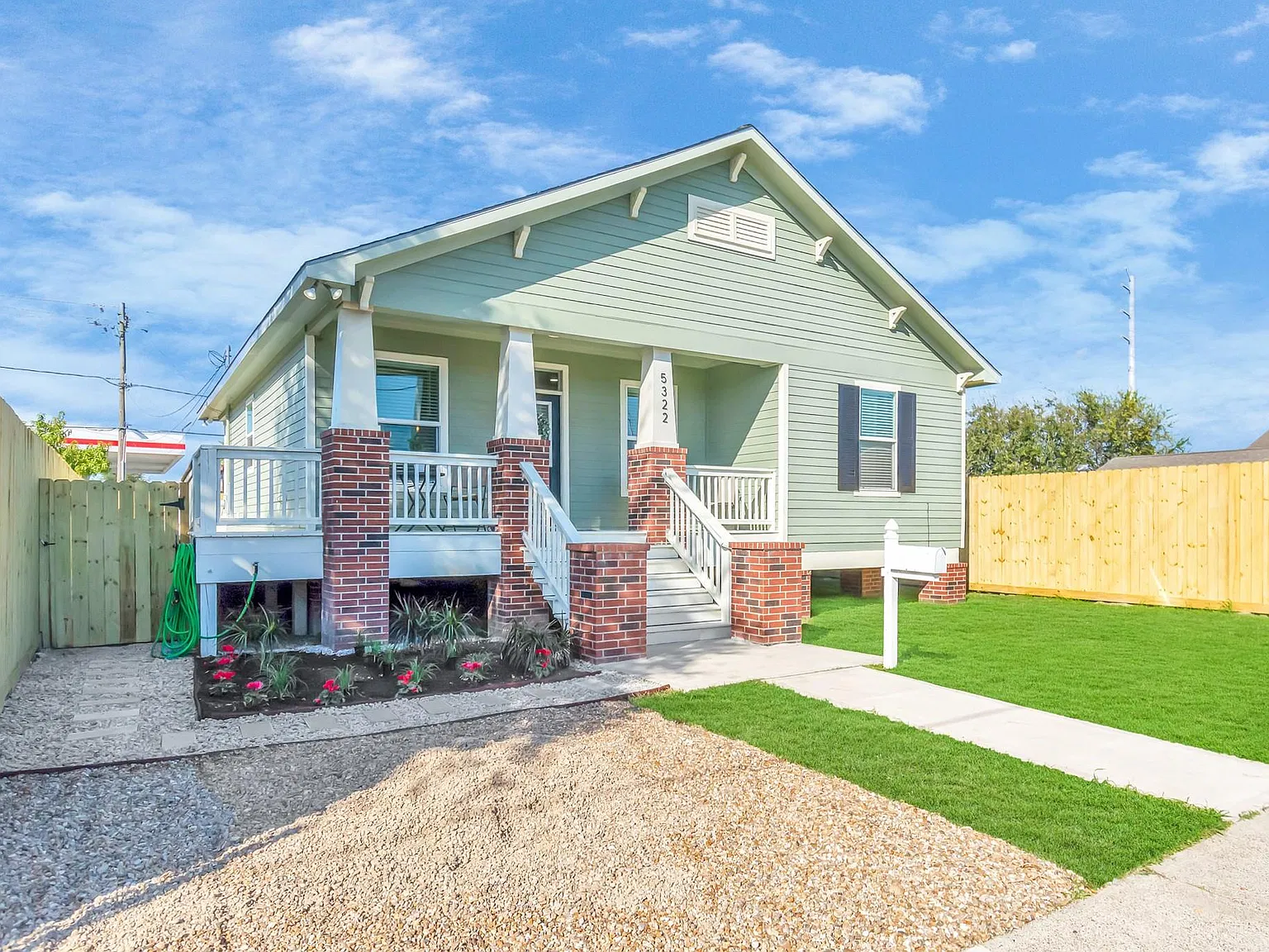 3 bed, 2.0 bath, 1336 sqft, $2,300 — Photo 1