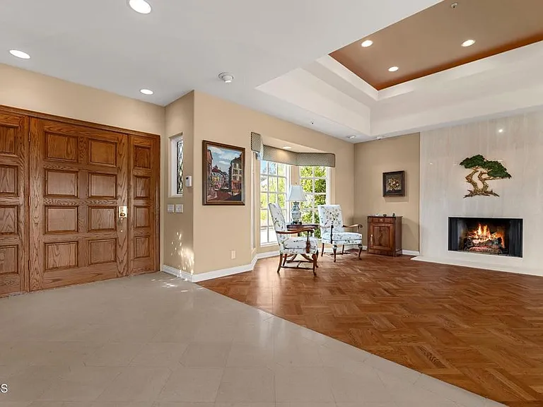 1401 Glen Oaks Blvd — Photo 4