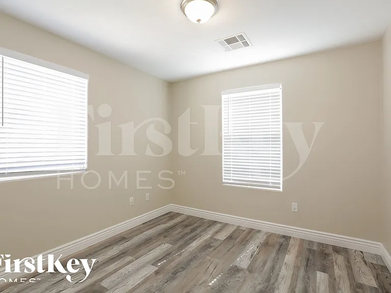 5681 Woods Crossing St — Photo 13