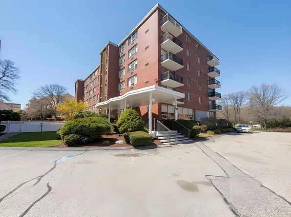 20 Hammond Pond Pkwy APT 402, Newton, MA 02467