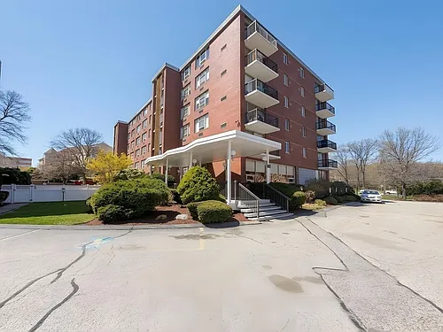 20 Hammond Pond Pkwy #402 Photo 1