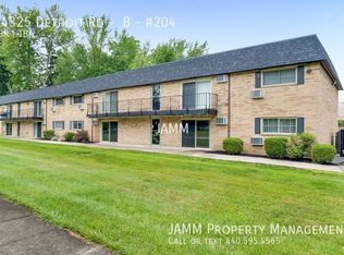 24325 Detroit Rd #B-204, Westlake, OH 44145