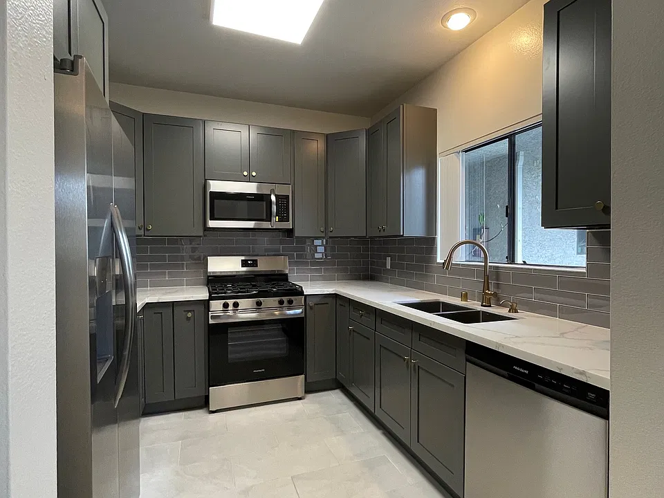 12840 Moorpark
