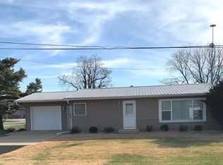 207 Sherwood Ln, Lena, IL 61048