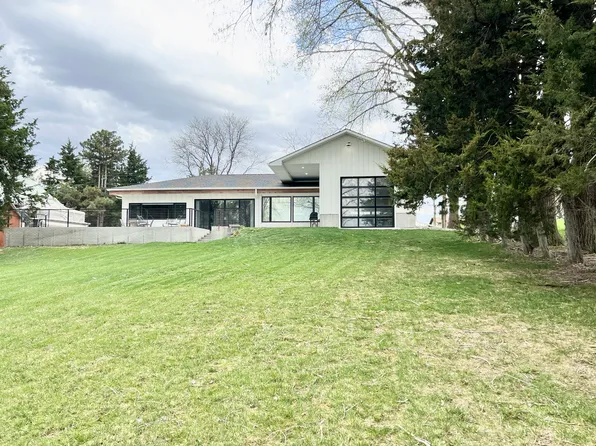 28 Hilltop Dr, Loup City, NE 68853