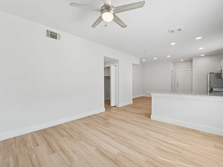 Ensign Apartments — Photo 33