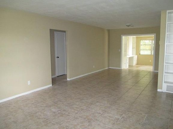 2nd image of 1035 33rd St
