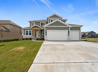 1713 SW Hightown Dr, Lees Summit, MO 64082