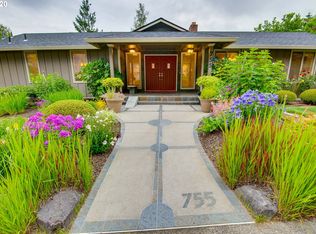 755 SW 8th St, Gresham, OR 97080