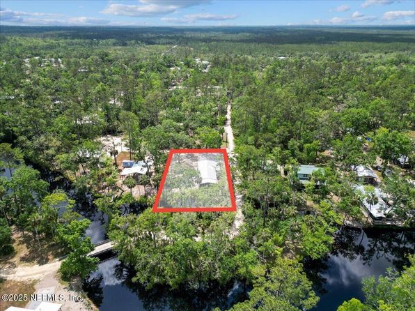1418 PALM Street NE, Steinhatchee, FL 32359