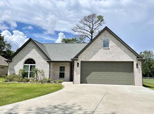 835 Highland Dr, Bridge City, TX 77611