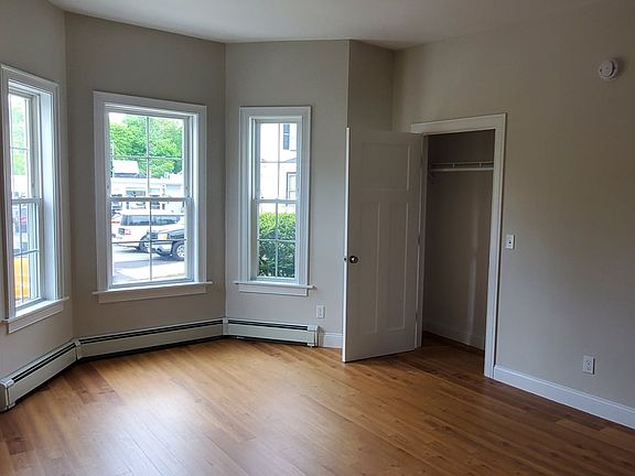 5th image of 127 Bartlett St #123