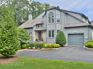 11 Fair Ridge Ct, Wayne, NJ 07470