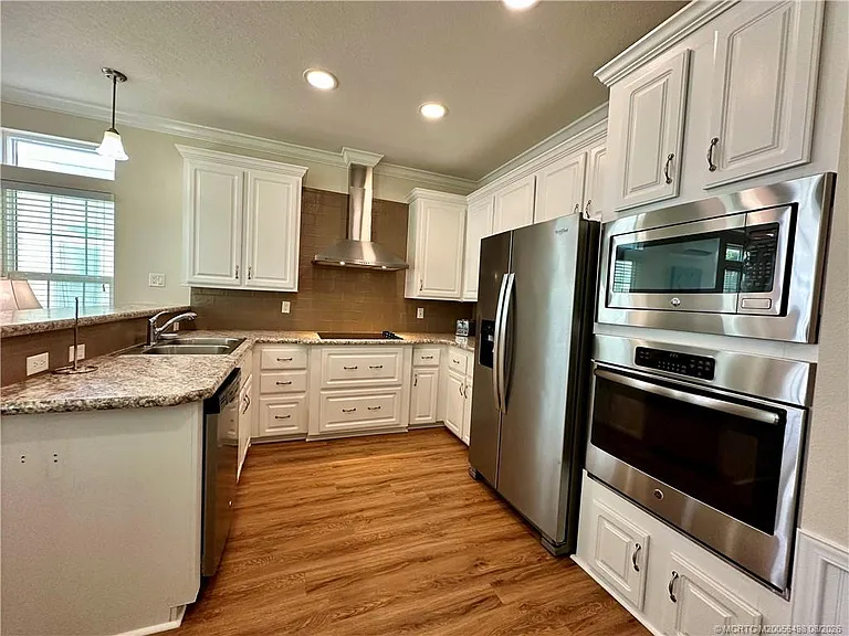 437 NE Intercoastal Dr — Photo 5