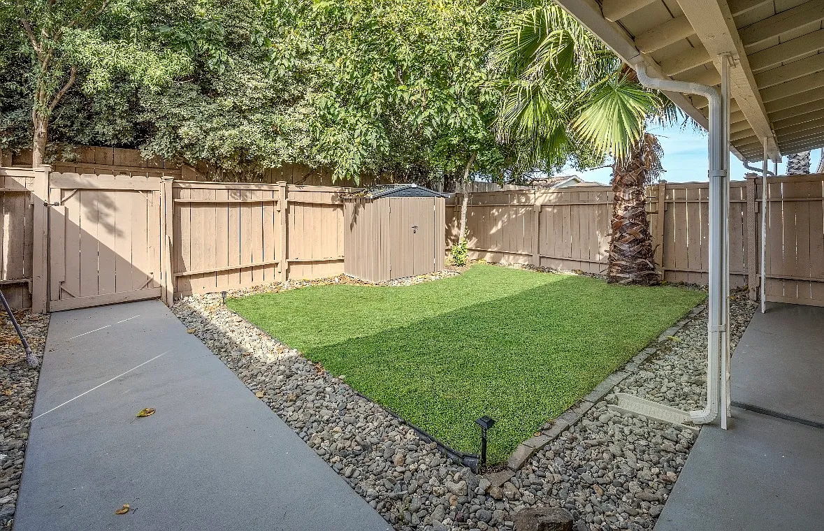 2 bed, 850 sqft, $1,795 — Photo 2