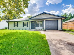 818 N Hughes St, Howe, TX 75459