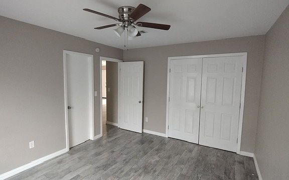 3rd image of 863 Meadowlark Cir