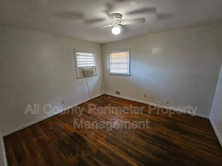 504 Past St — Photo 7